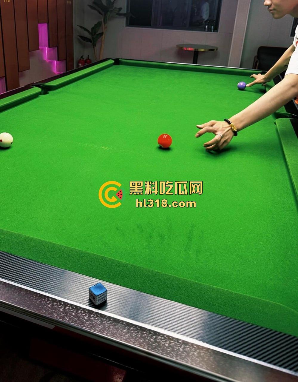 打台球陪练是个借口，陪睡才是真实目的，玩得不是台上那几颗球，而是美女教练的那两颗~还有如何进洞！