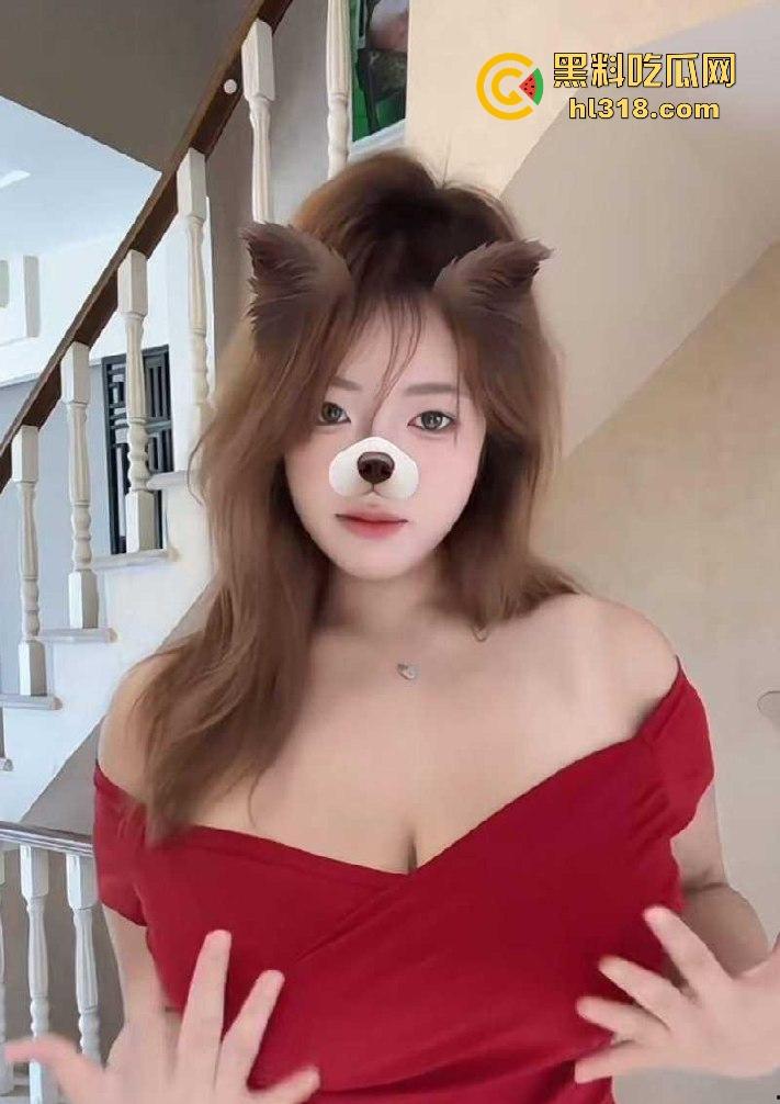 厦门工学院丰满学生妹【李悦彤】胸大屁股翘十分风骚,被炮友泄密性爱视频,校园公交车有钱就能上!