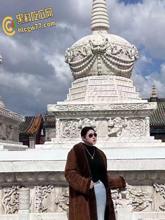 山东大奶母猪出轨视频流出,骚货饥渴难耐,肉棒满足不了还要加一根香蕉!