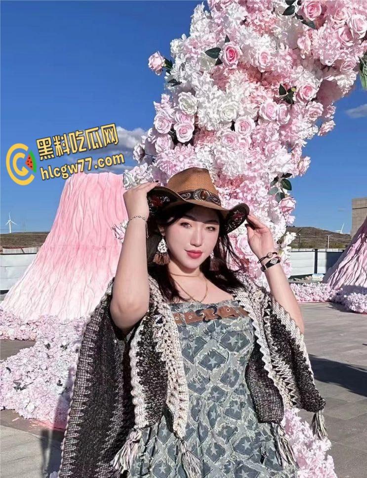 山东大奶母猪出轨视频流出,骚货饥渴难耐,肉棒满足不了还要加一根香蕉!