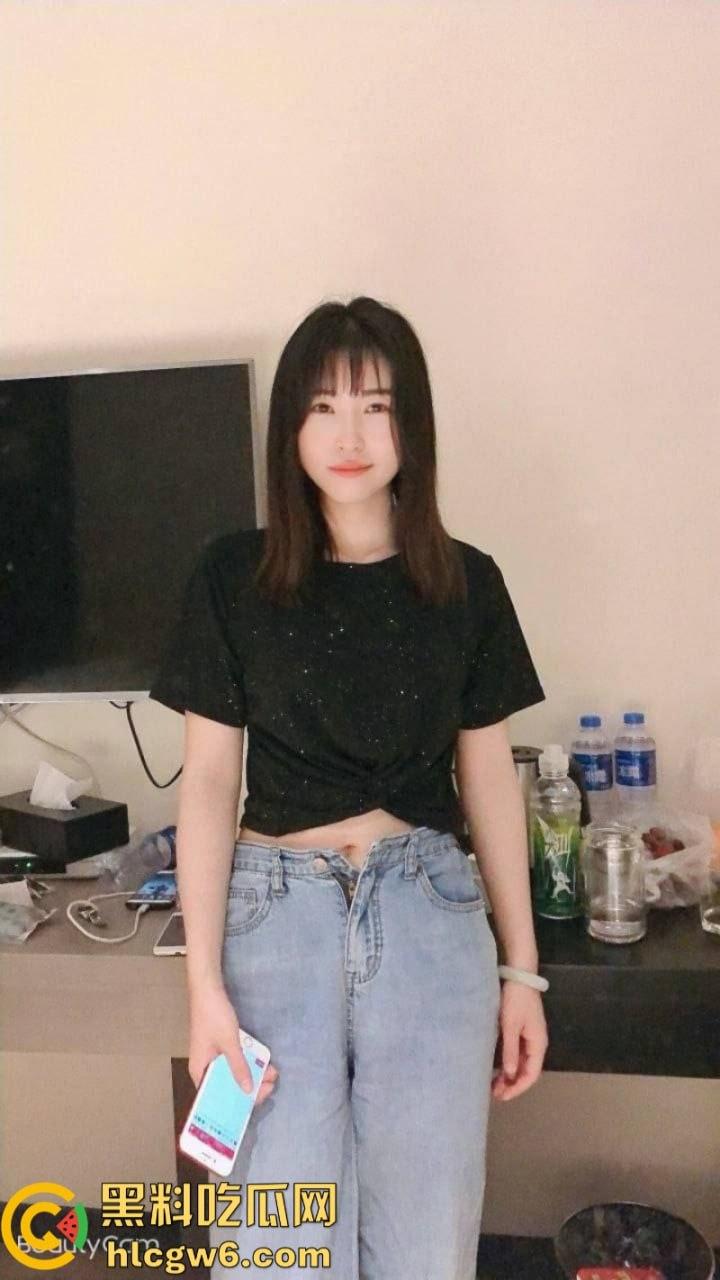 南京炸裂小学老师【杨燕姿】不满新婚老公花天酒地 网约单男酒店约炮报复老公 绝密做爱视频被曝光