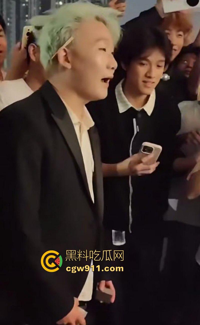 2025年最有种的男人出现了!抖音王源头号黑粉【王扁】古有关羽单刀赴会,只身现身演唱会“小汤圆”线下围攻!