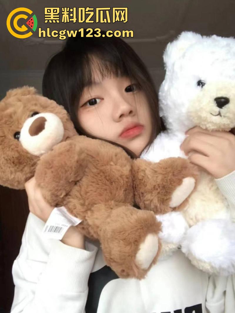 变态淫父送女儿去外地考试,在宾馆没忍住强上性感乖女儿,身材白嫩翘臀Q弹,后入啪啪极致淫荡!