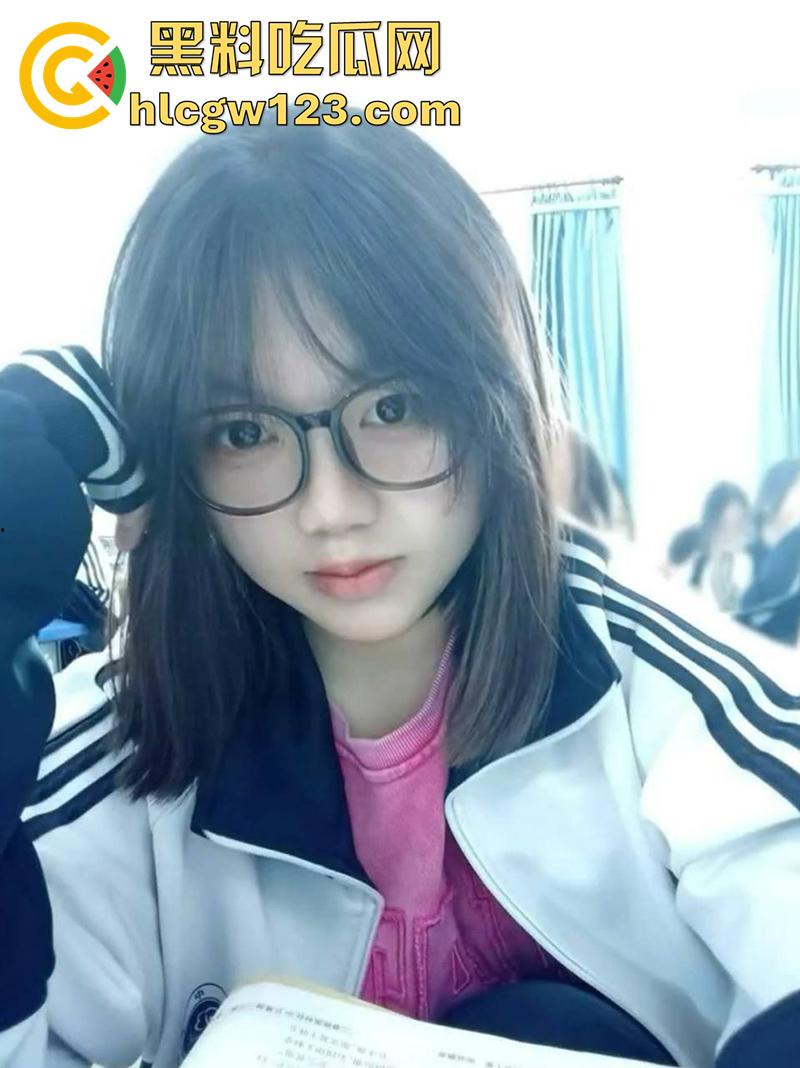 变态淫父送女儿去外地考试,在宾馆没忍住强上性感乖女儿,身材白嫩翘臀Q弹,后入啪啪极致淫荡!