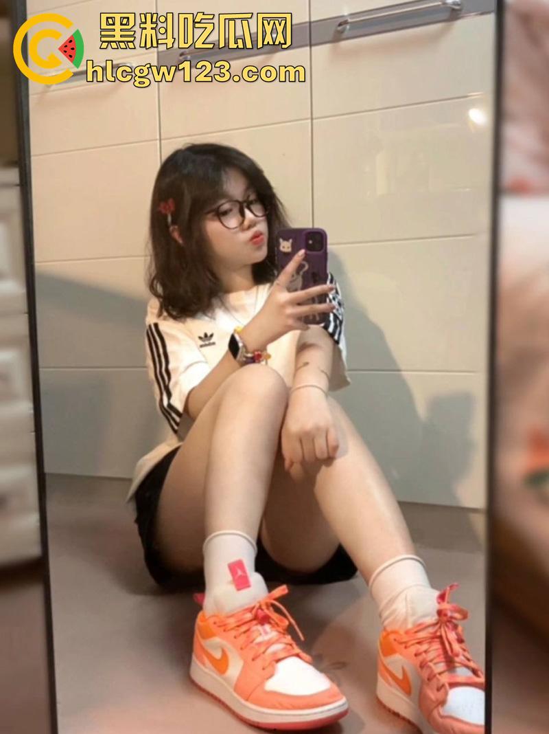 变态淫父送女儿去外地考试,在宾馆没忍住强上性感乖女儿,身材白嫩翘臀Q弹,后入啪啪极致淫荡!