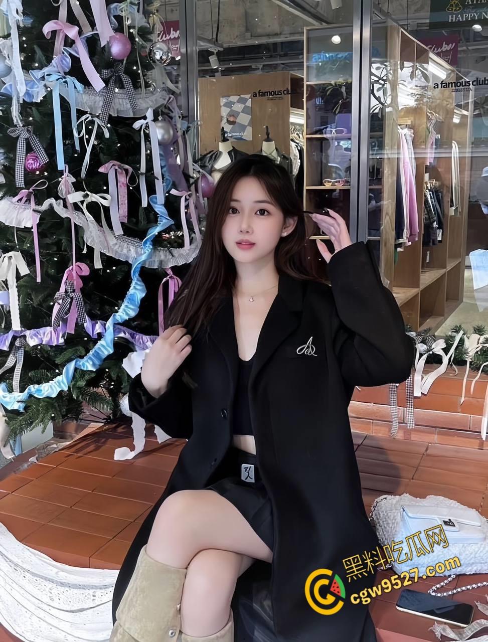 M属性的母狗姐姐正收拾屋子，强推捆绑蒙眼调教，弟弟坚硬肉棒对着肥美翘臀疯狂输出，操得姐姐潮喷不止！