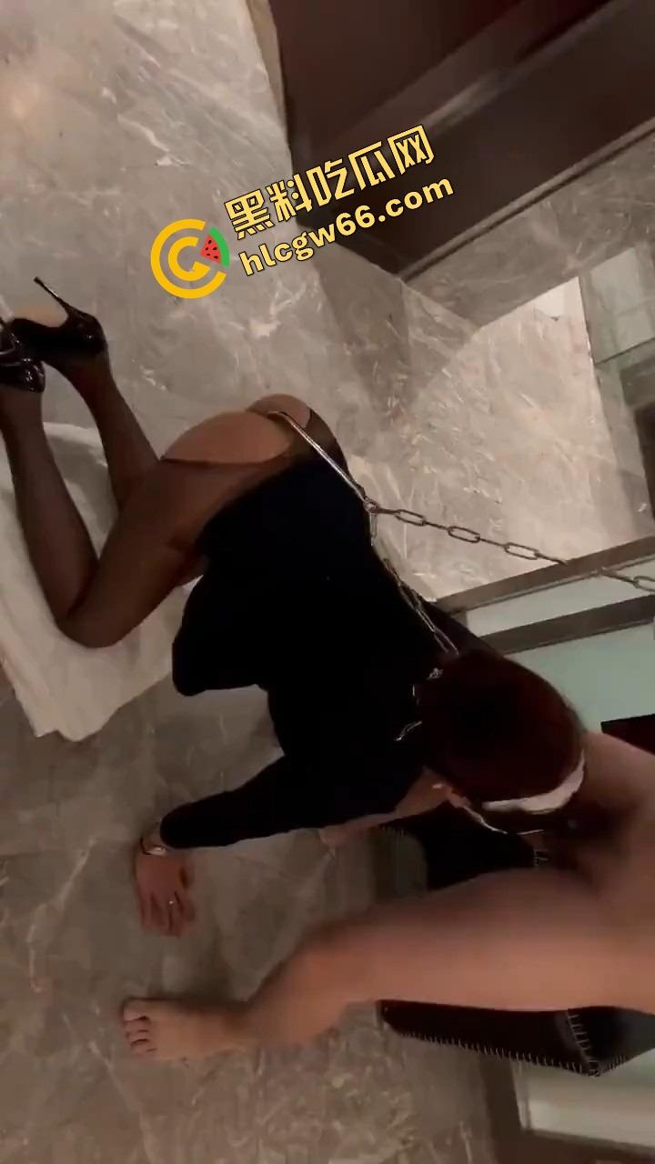 厦门模特『蒋莎莎』让渔业老板高端调教,逼被锁死姿势全开,肛钩一栓动一下都疼!