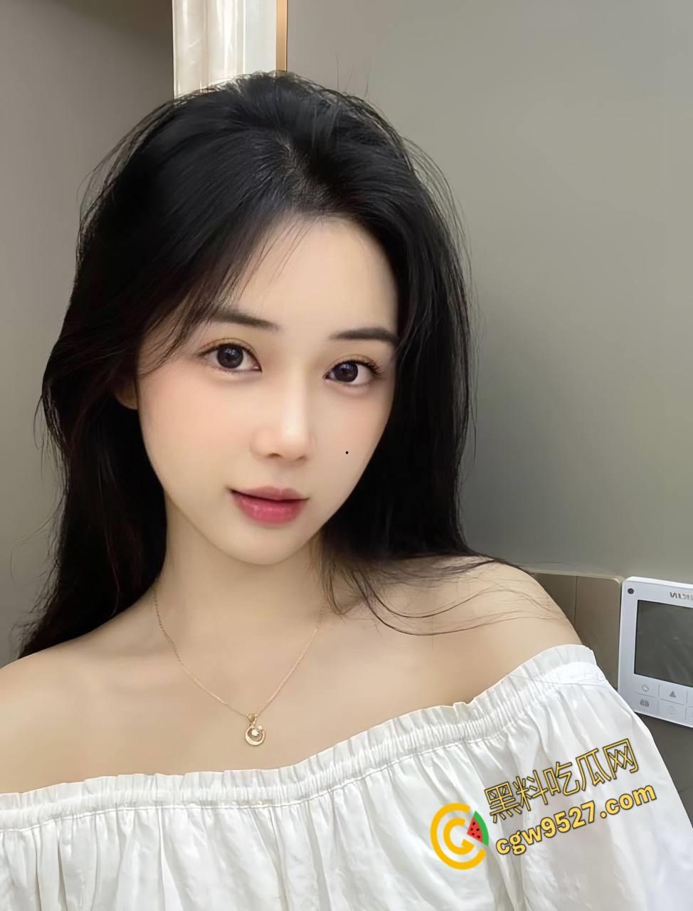 M属性的母狗姐姐正收拾屋子,强推捆绑蒙眼调教,弟弟坚硬肉棒对着肥美翘臀疯狂输出,操得姐姐潮喷不止!