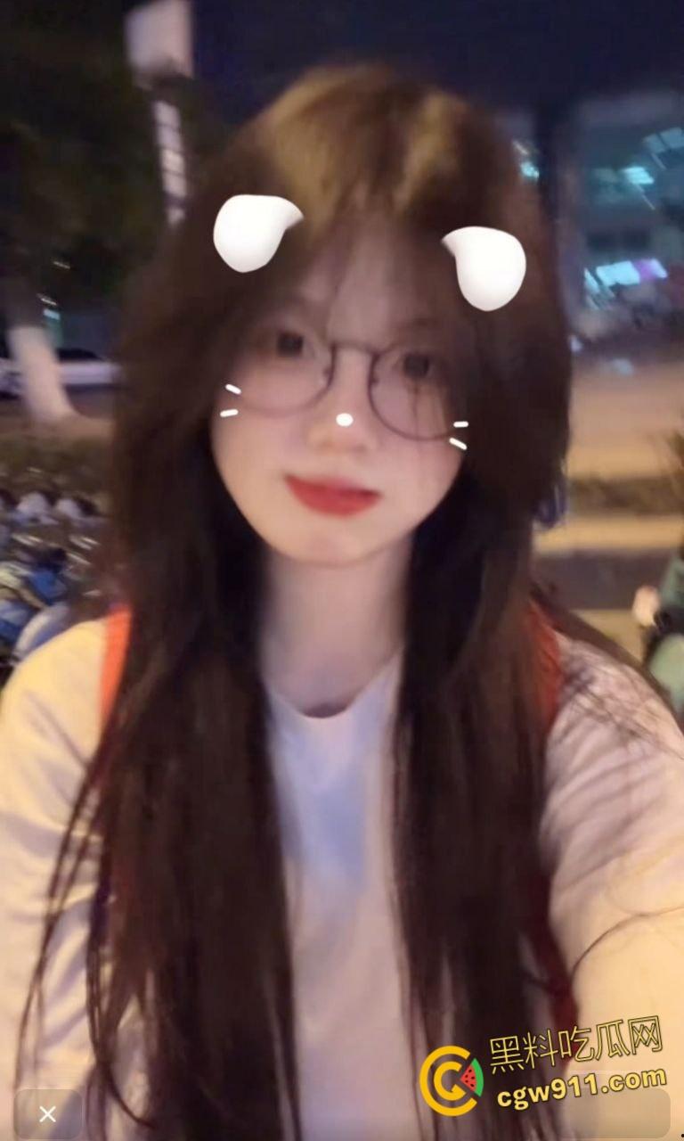 黑龙江反差嫩妹【刘娜萍】,被金主高价包养,乖巧听话配合度爆表,酒店舔脚服务,骚穴被暴力抽插无套内射!