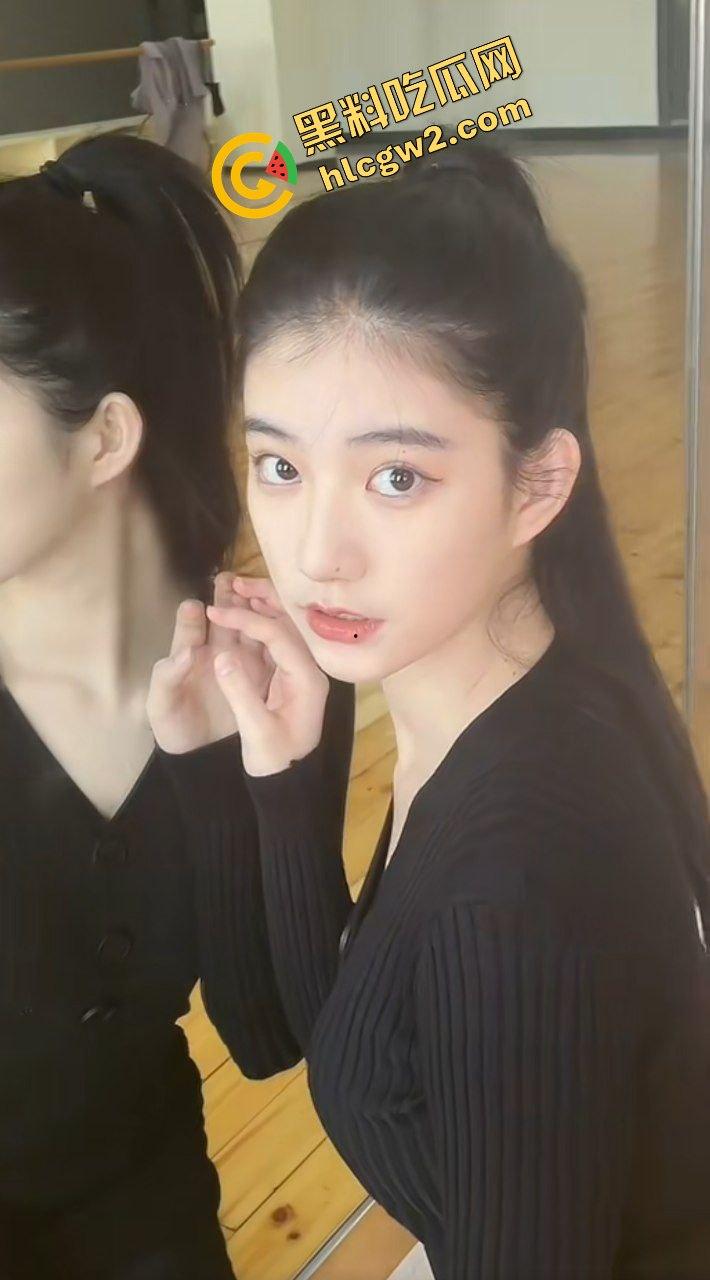 武汉音乐学院反差婊大四网红『煜佳是我』早期与校内富哥酒店激情骑乘!独家曝光流出!