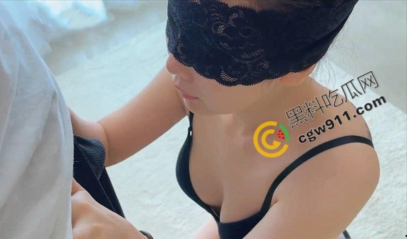 瑜伽房中的极限狂欢:36D模特女友练瑜伽时被男友揉奶抚穴,大肉棒猛插白虎美鲍,淫姿勾魂!