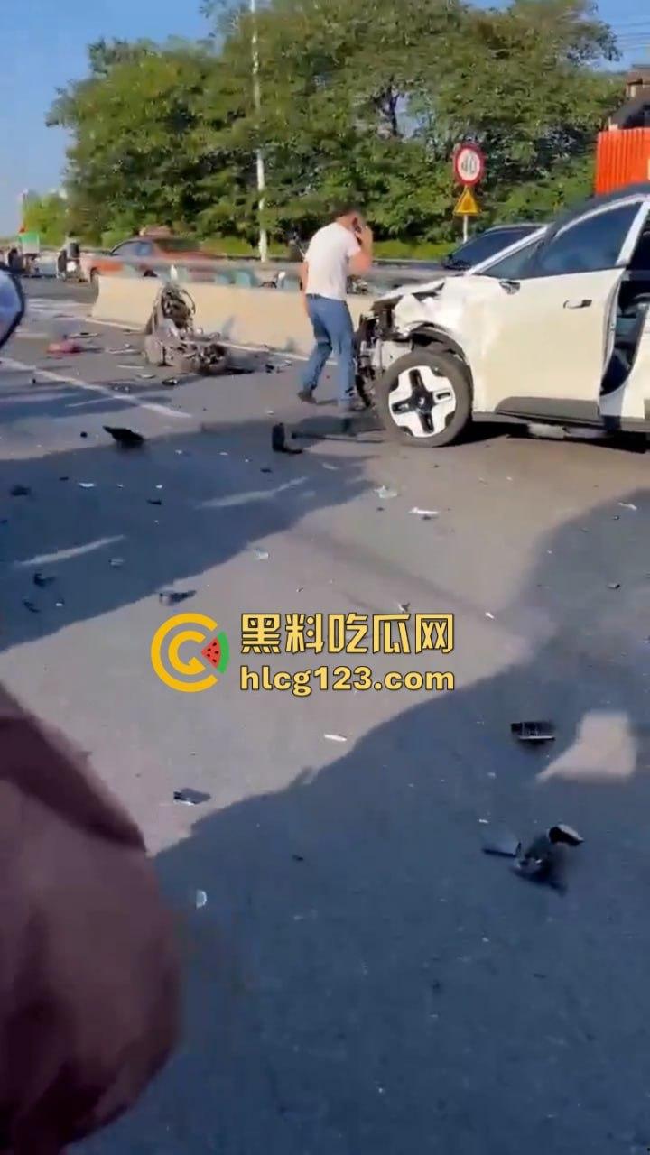 突发事件!6死7伤 湖南株洲芦淞大桥发生一起多车相撞交通事故致!