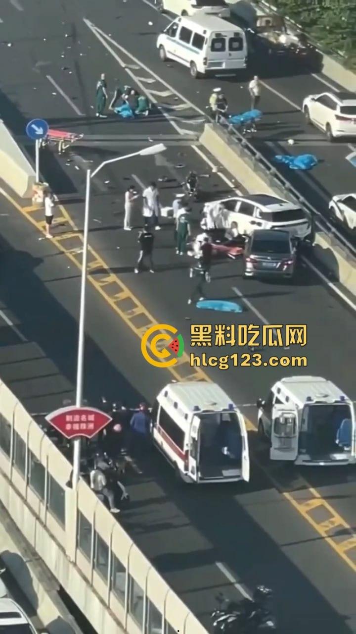 突发事件!6死7伤 湖南株洲芦淞大桥发生一起多车相撞交通事故致!