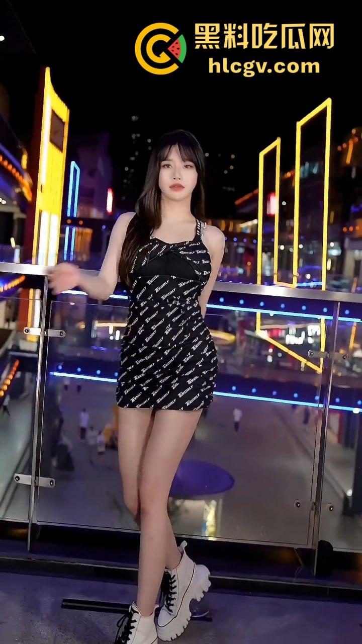 抖音13万粉网红【芋泥丸紫】翻车!停更背后竟是大哥定制跑车刷礼大尺度自慰曝光!