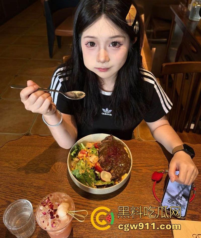 湖南反差婊【姚婷婷】重口调教视频泄露，尿尿掰逼揉奶，深入蜜穴自慰，狂揉粉嫩奶子，画面淫靡诱惑爆棚！