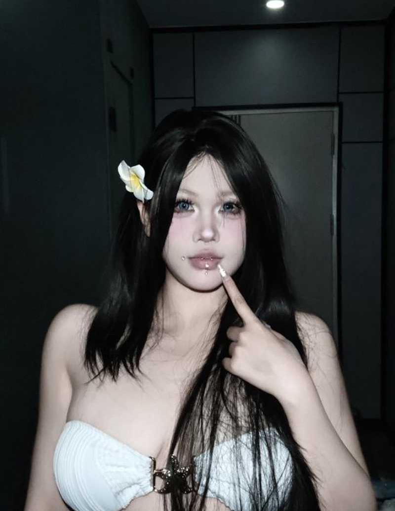 广州巨乳母狗【林素莹】 性爱视频泄露,天然大奶性感肥臀身材火辣,炮友乳钉调教,淫荡母狗一枚!