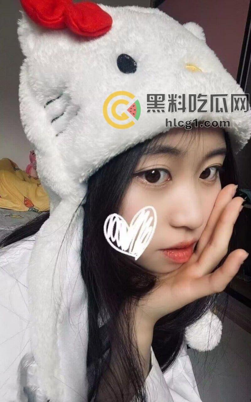 青海女子「李敏」激情裸聊视频外泄,一边看男友录的视频还一边给男友口!