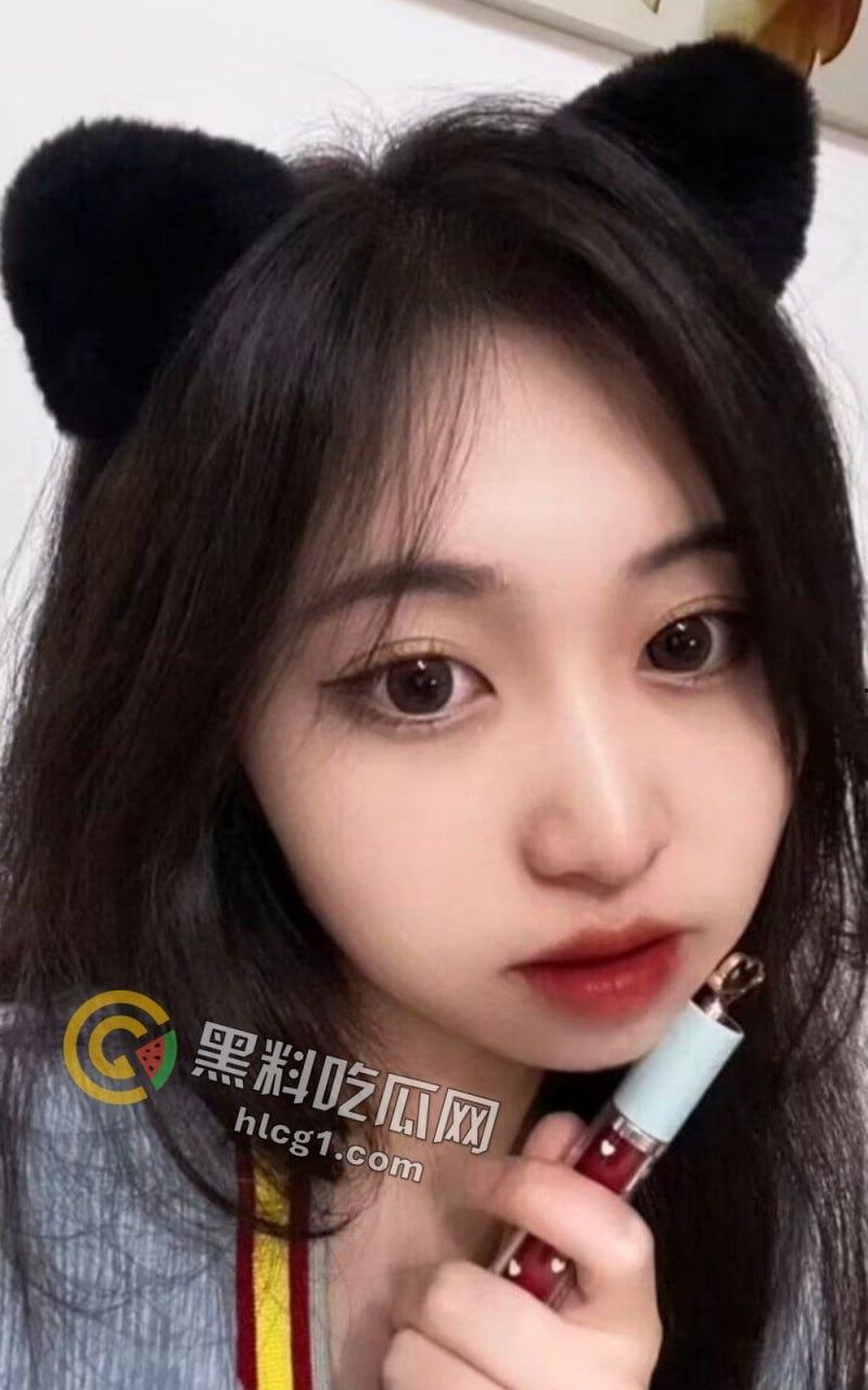 青海女子「李敏」激情裸聊视频外泄,一边看男友录的视频还一边给男友口!