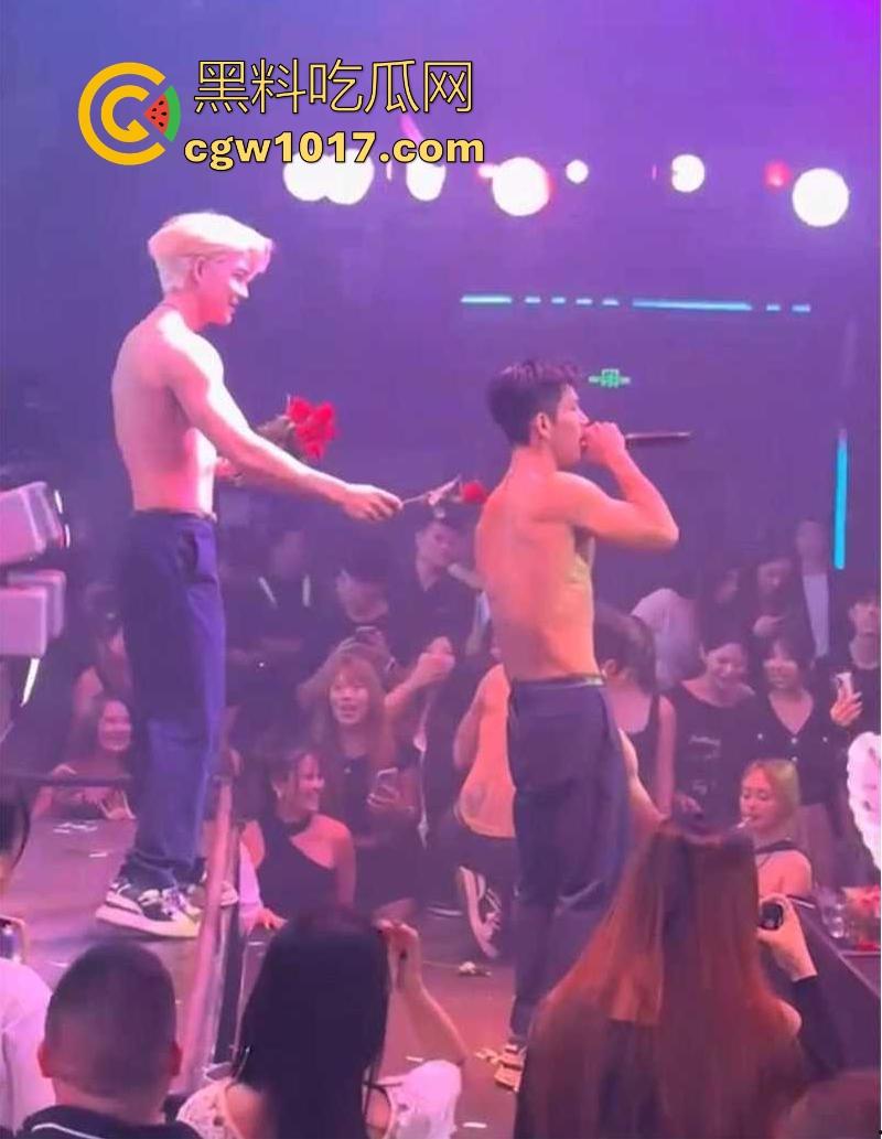 经济下行的今天KTV会所男模都变得正规化,每个言行举止都有规定,颜值只是入场券,想赚的更多那就得更努力!