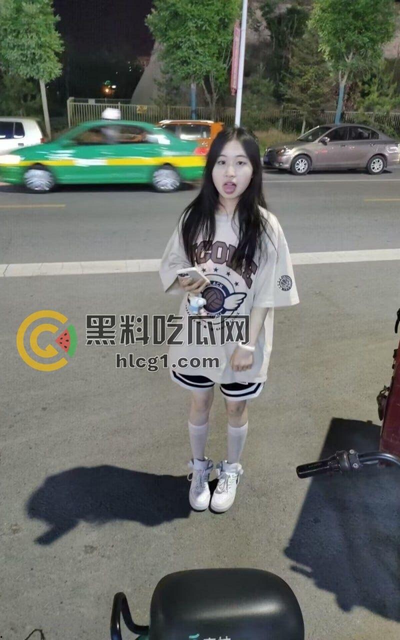 青海女子「李敏」激情裸聊视频外泄,一边看男友录的视频还一边给男友口!