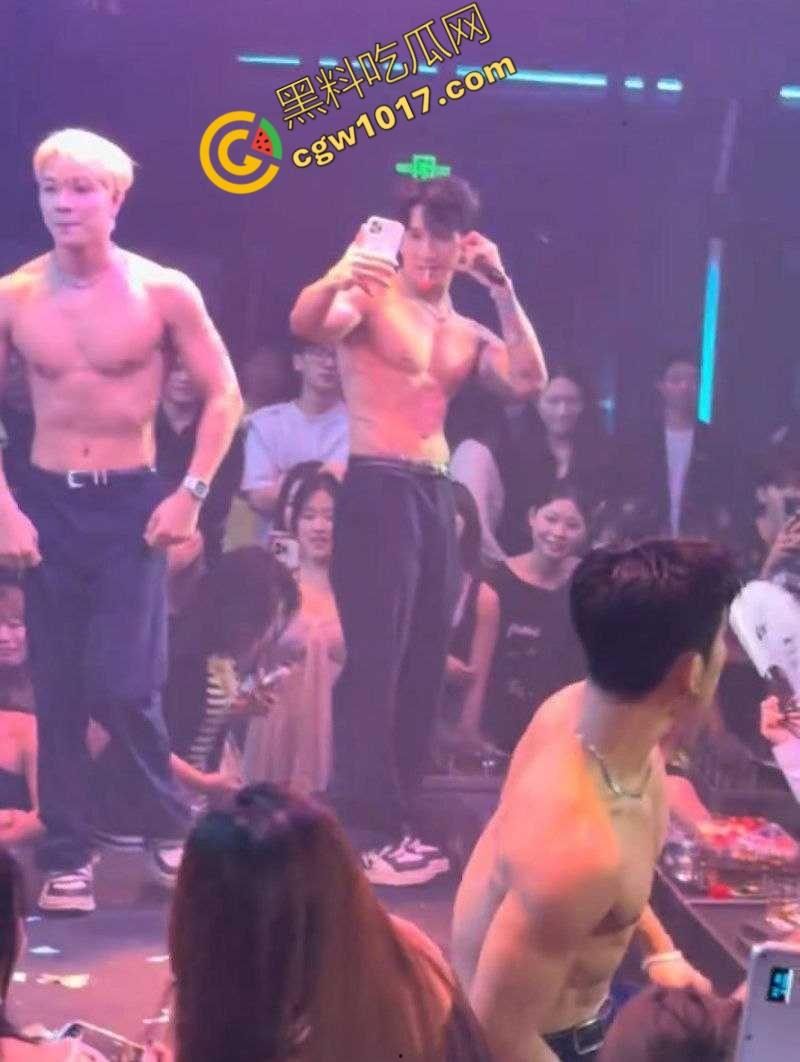 KTV会所少爷秘密训练:帅哥们的全能“修罗场”!只唱歌不够,绝技齐飞、话术奇口,为客人献身,舍命演绎“极乐餐”!