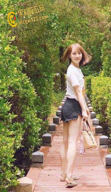 肤白貌美台妹淋浴脱衣到桑拿3P, 前后骑乘夹击, 干完腿都软了 !