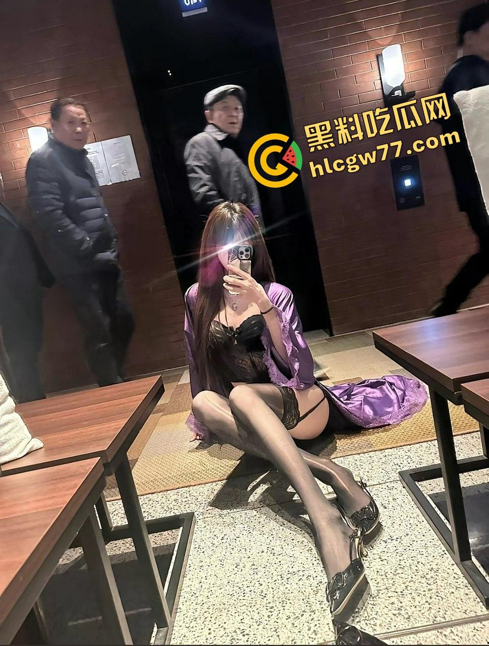 SM圈『小什么西』性虐视频流出,黑丝蜜桃臀倒吊抽鞭滴蜡,这骚M谁看了不心动?