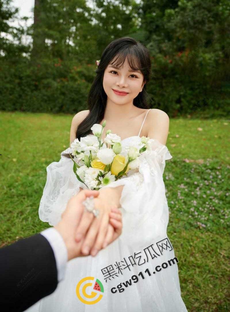 江苏无锡坐台女【陈馨阳】成功上岸后抛弃金主，与接盘侠光速闪婚，金主怒曝出性爱视频泄愤