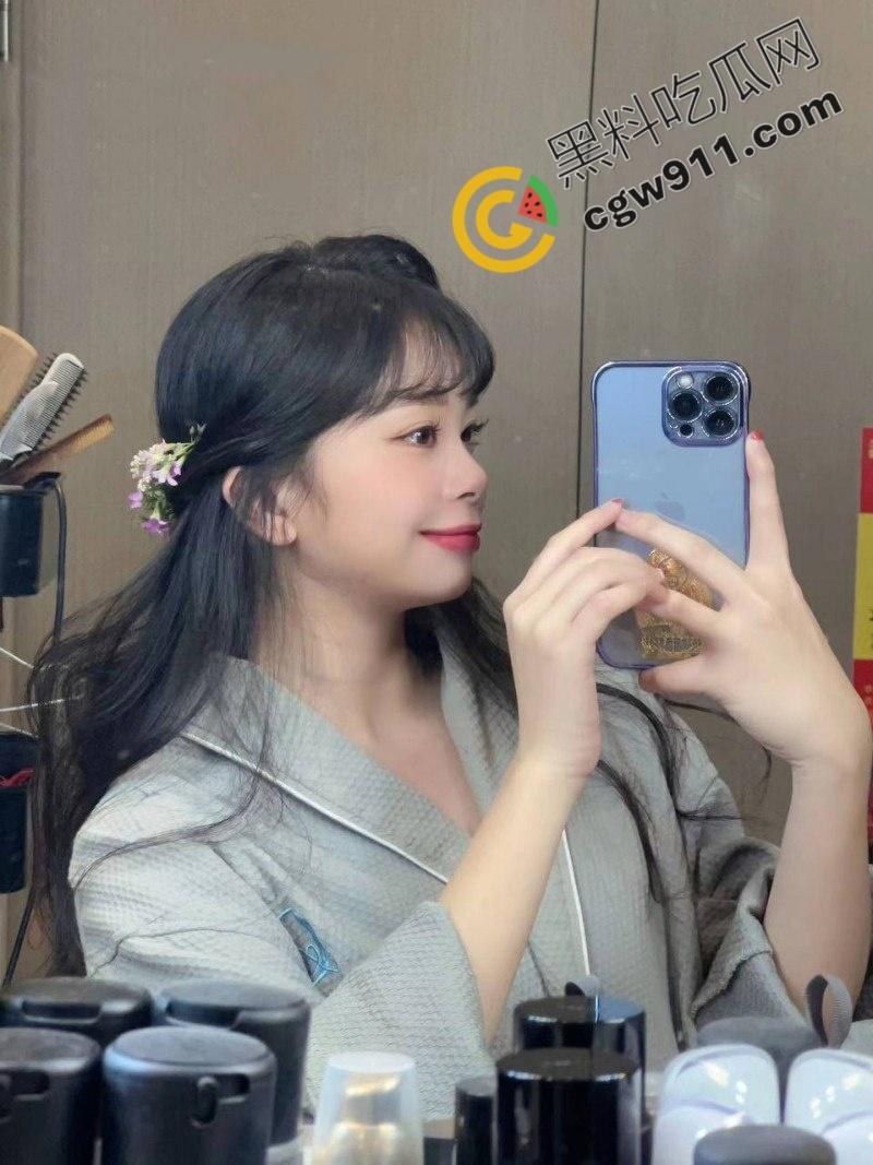 江苏无锡坐台女【陈馨阳】成功上岸后抛弃金主,与接盘侠光速闪婚,金主怒曝出性爱视频泄愤