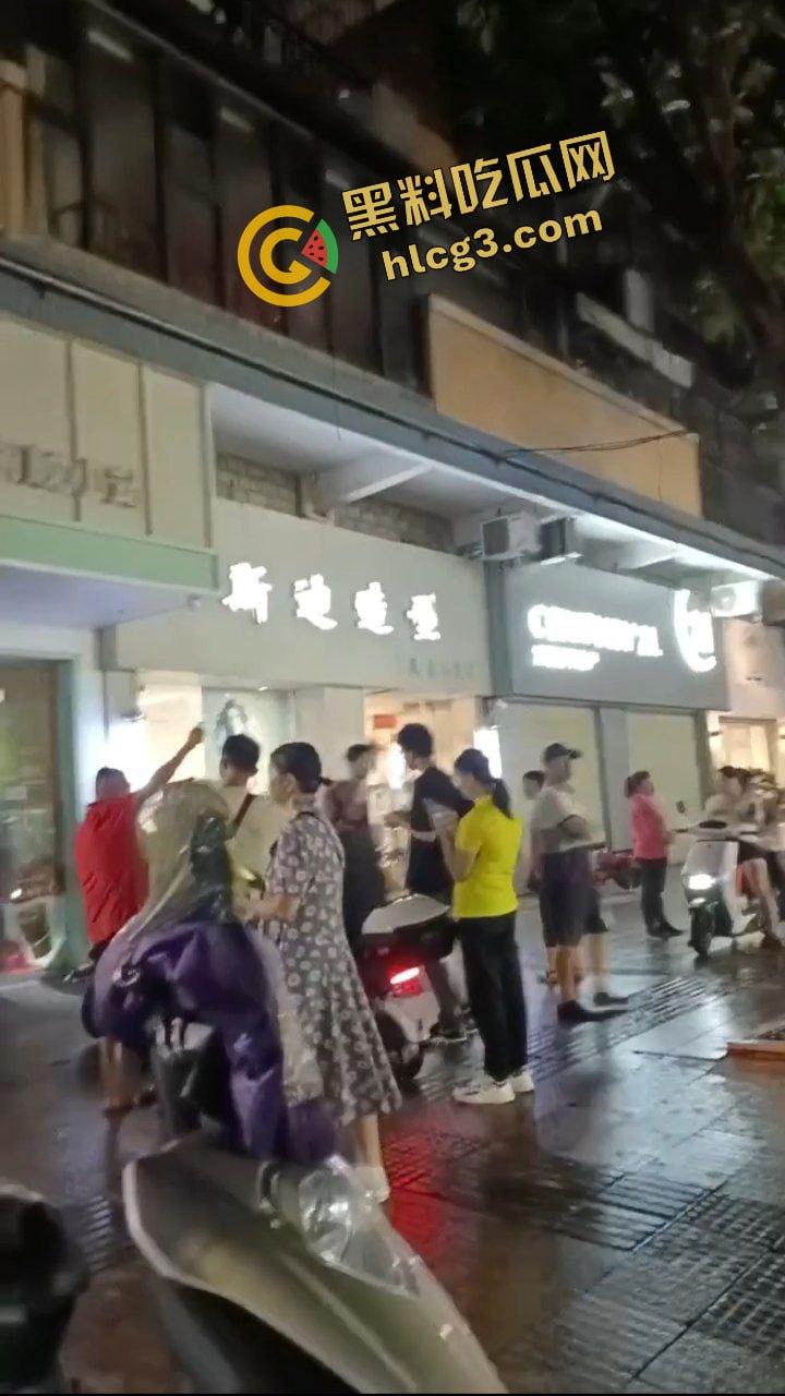 广西梧州食品公司老板跑路!一夜之间关闭所有店铺 员工消费者 集体起义围堵讨债!