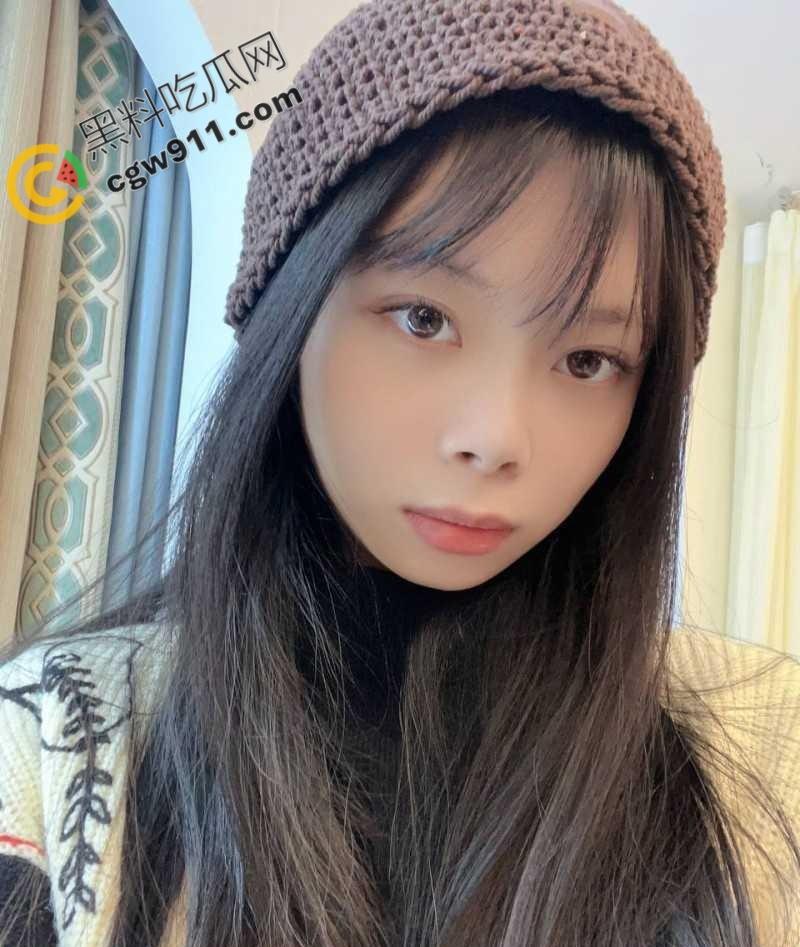 江苏无锡坐台女【陈馨阳】成功上岸后抛弃金主,与接盘侠光速闪婚,金主怒曝出性爱视频泄愤