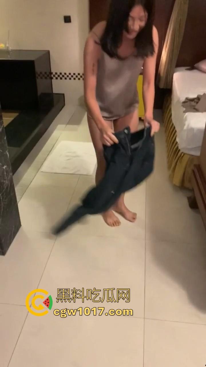 骚的不一定是小姐,还有可能是销售!半哄半骗灌醉到酒店,一晚上干了她无数次,原来这就是销冠!