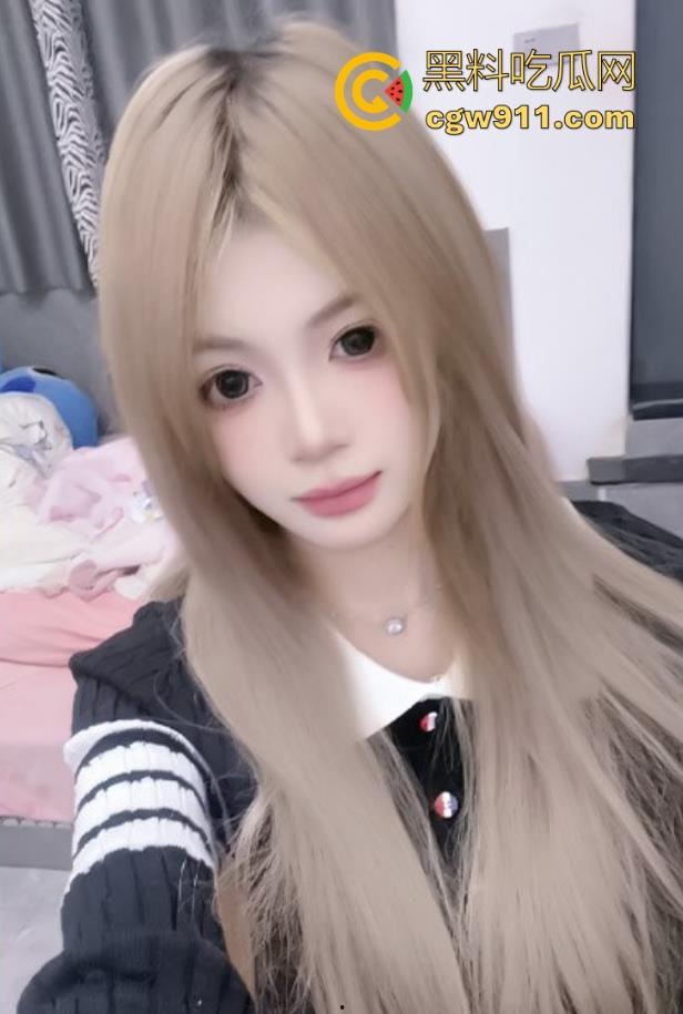 高颜值纹身母狗,制服吊带极品身材,镜前口交女上骑乘,淫水狂飙,无套猛操射胸上,爽得一批!