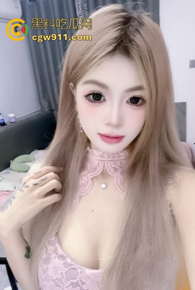 高颜值纹身母狗,制服吊带极品身材,镜前口交女上骑乘,淫水狂飙,无套猛操射胸上,爽得一批!