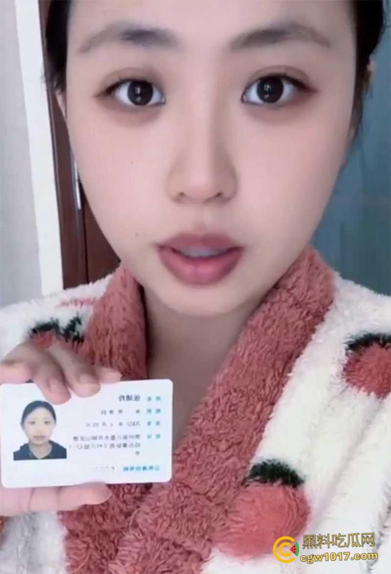 贵州爆乳嫩妹【张静玲】,手持身份证全裸自拍还债 ,浴缸岔腿揉穴自慰,巨乳晃到失焦,为了碎银甘当母狗!