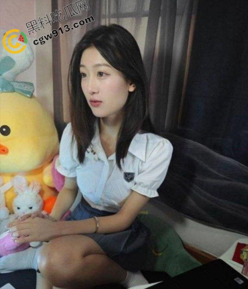 郑州大四校花【周晓晓】的肉欲沉沦:实习期间沦为领导的玩物,身穿情趣装,骚穴被爆操,沦为肉便器