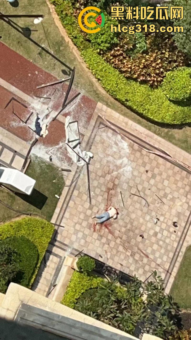 炸裂年轻夫妻吵架,小仙女直接点燃天然气,房屋爆炸大火肆虐,人直接从家里飞出去了!