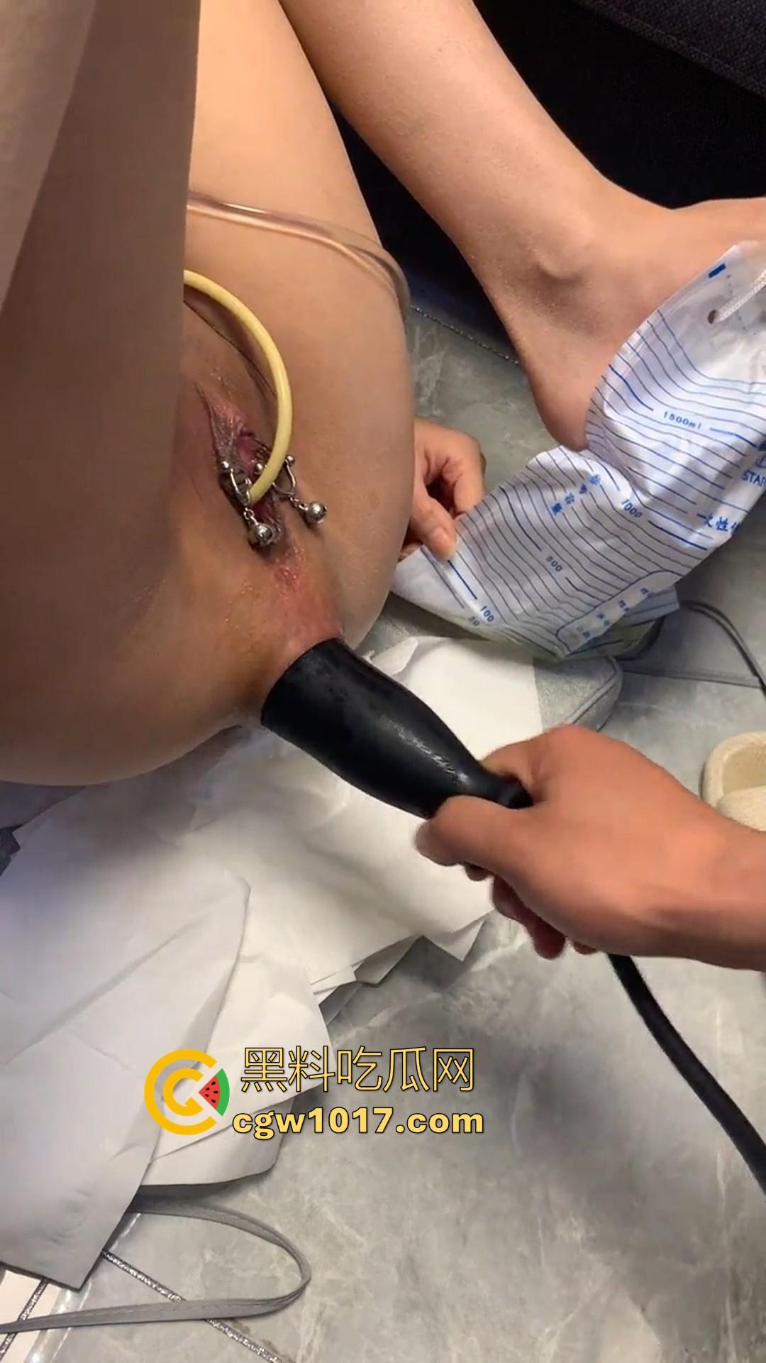 重口慎点!充气式肛塞,导尿管,玩弄穿环女奴!一开始以为平平无奇,拔出来才知道这肛门这么能塞啊!