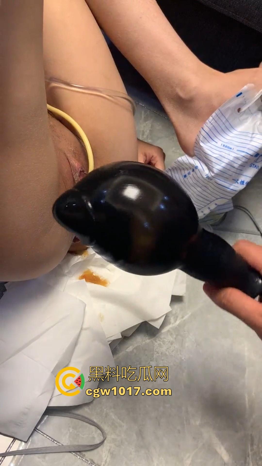 重口慎点!充气式肛塞,导尿管,玩弄穿环女奴!一开始以为平平无奇,拔出来才知道这肛门这么能塞啊!