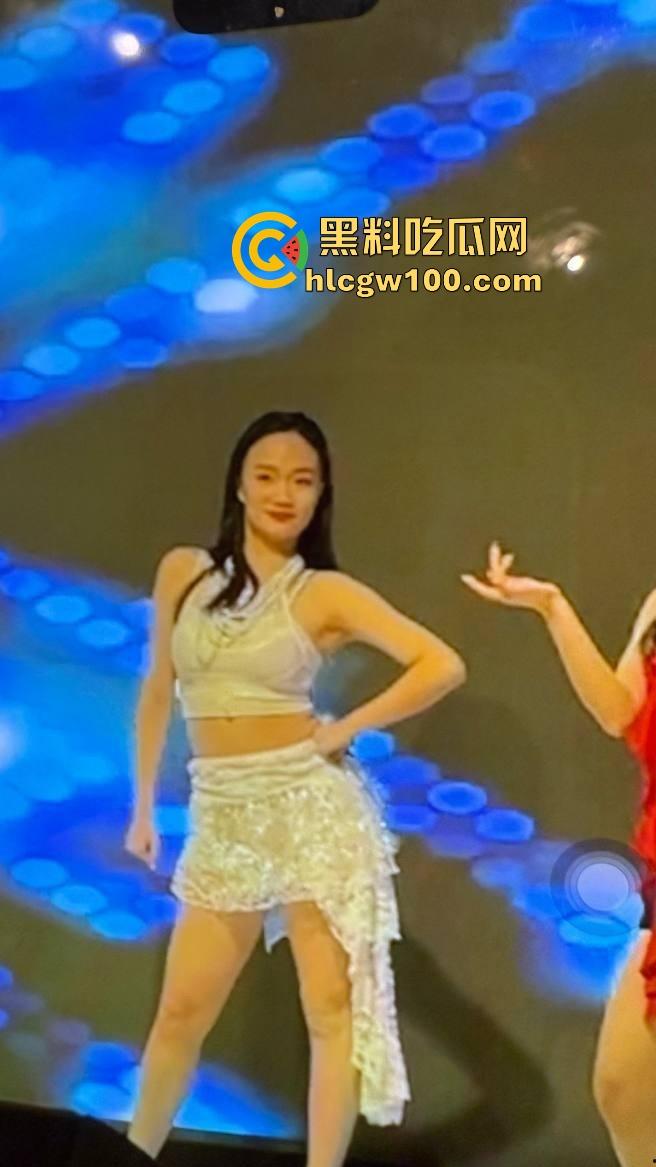 新年第一瓜!福建华侨大学啦啦队女神『应亚菲』背着男友跨年约炮,炮友发视频挑衅感谢新年礼物伤害拉满了!