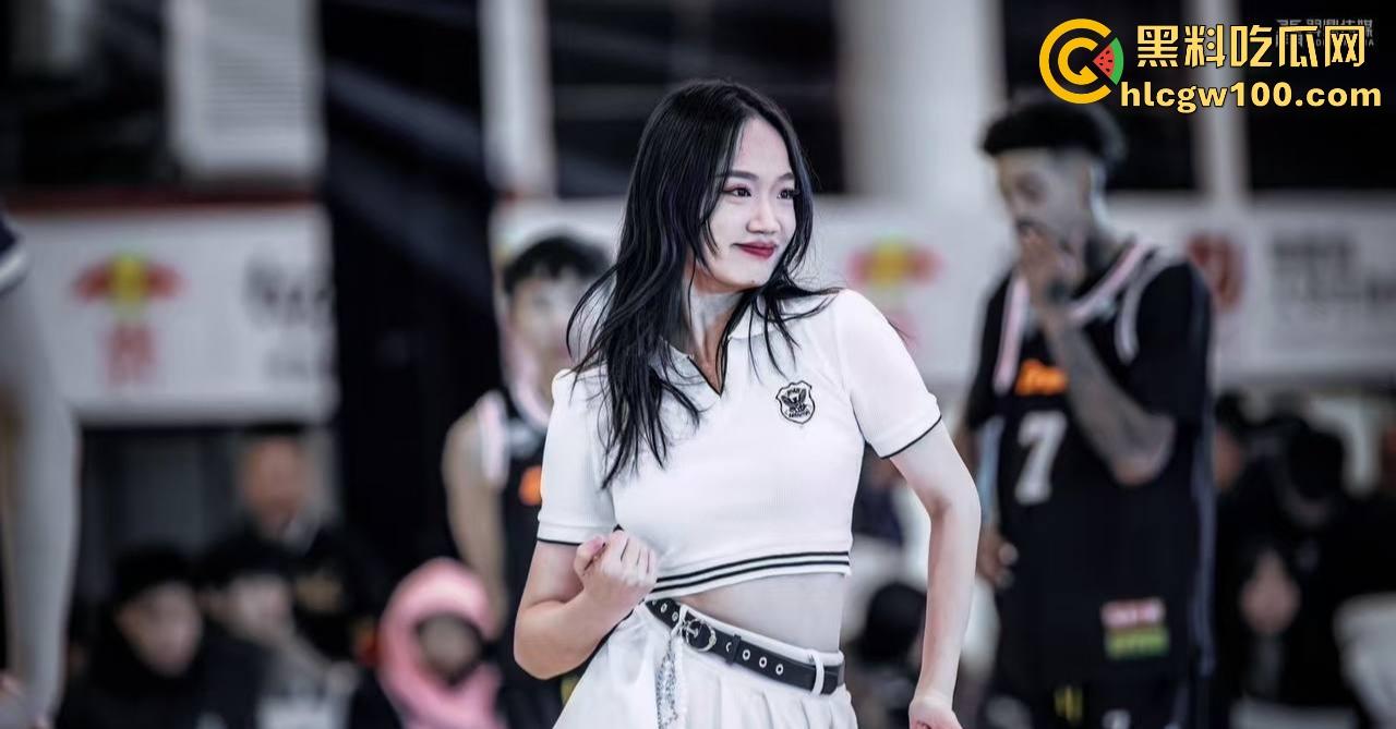 新年第一瓜!福建华侨大学啦啦队女神『应亚菲』背着男友跨年约炮,炮友发视频挑衅感谢新年礼物伤害拉满了!