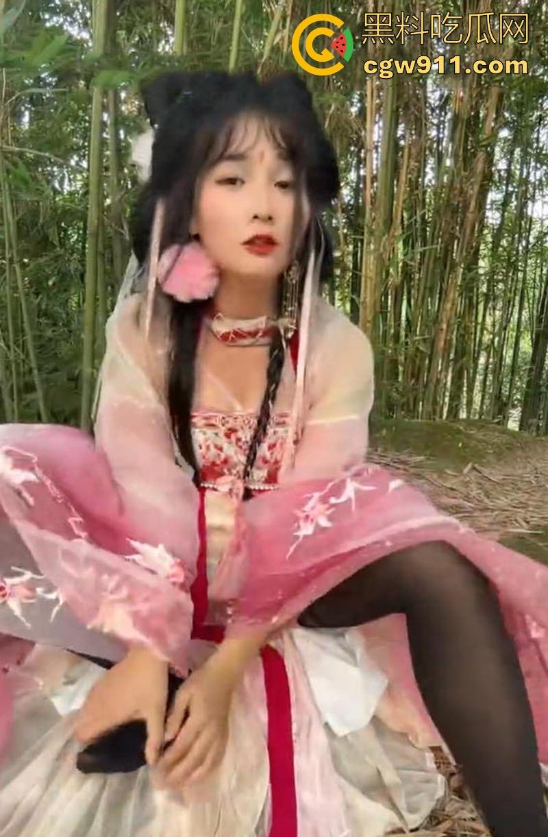 B站博主【野云志怪雪尽倾】自拍古装定制cos,黑丝美腿骚舞漏点诱惑福利,粉丝独享反差尤物!