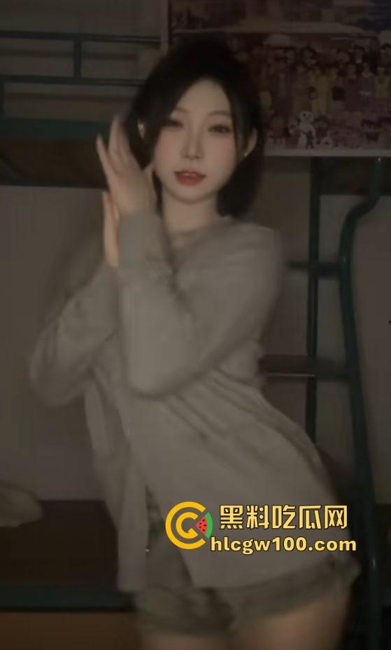 抖音『丫丫Bbar』人称年轻版程老师,直播天天盯射开撸太上头,车速快到起飞,今晚直播间集结冲爆她!