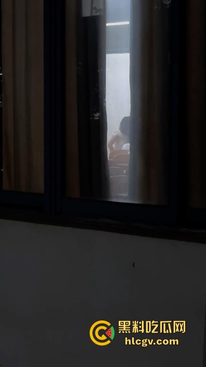 教室打急炮不拉帘 温州学院林玉婵与男友啪啪被同学全程拍到