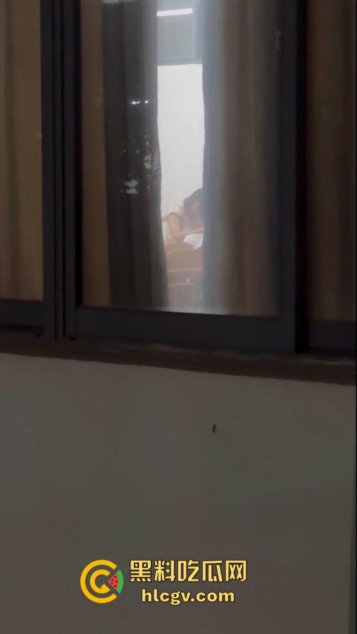 教室打急炮不拉帘 温州学院林玉婵与男友啪啪被同学全程拍到
