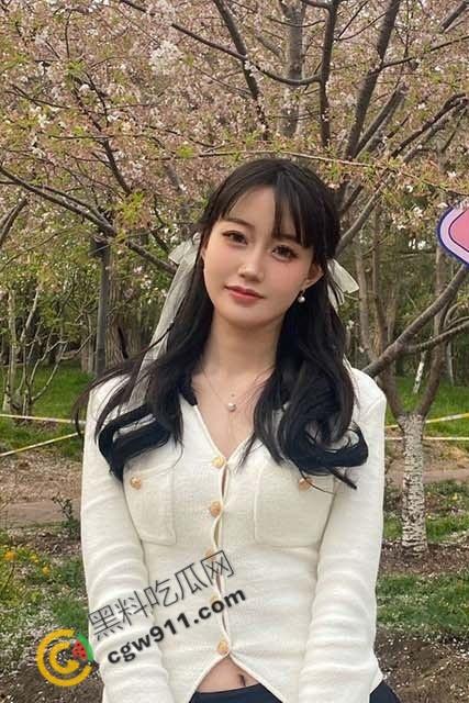 湖南骚妻【刘笑雨】激情榨精，枸杞都很难治好！苗条身材性感迷人，毒龙口交狂野诱惑，淫骚至极