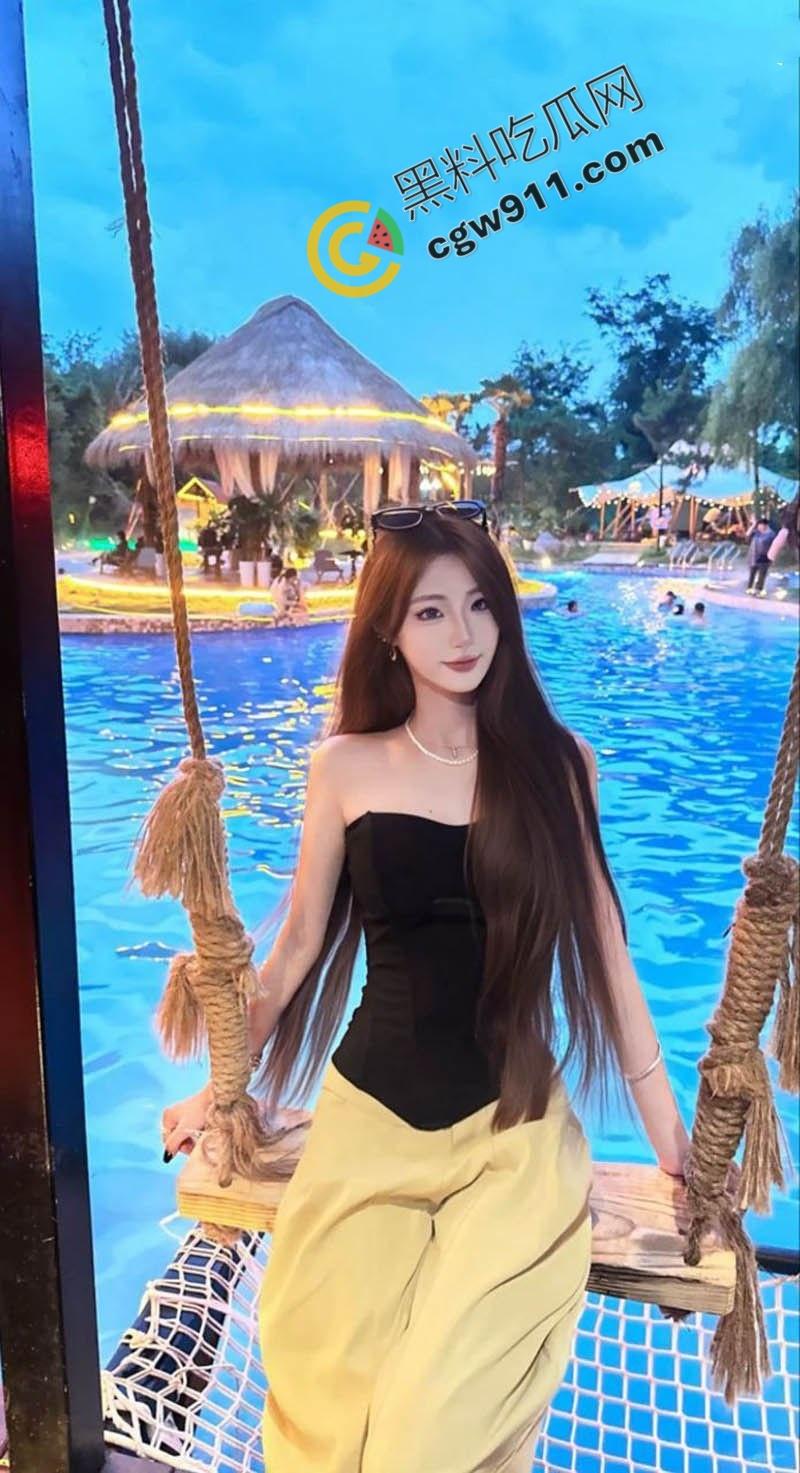 广西柳州大长腿美女【刘璐】成富二代胯下母狗!戴黑皮项圈深喉服侍,翘臀高撅撞击啪啪,狂野摆动高潮尖叫震天