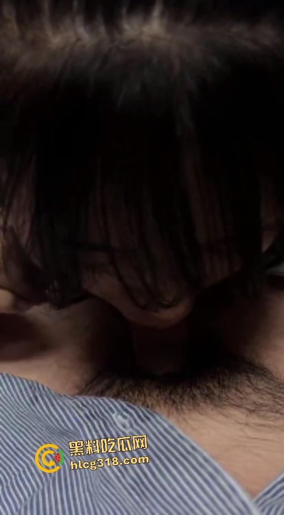 眼镜妹【刘涵韩】被男友PUA,第一次开房就喜欢上口交还不愿露脸,再怎么挡也挡不住骚性啊!