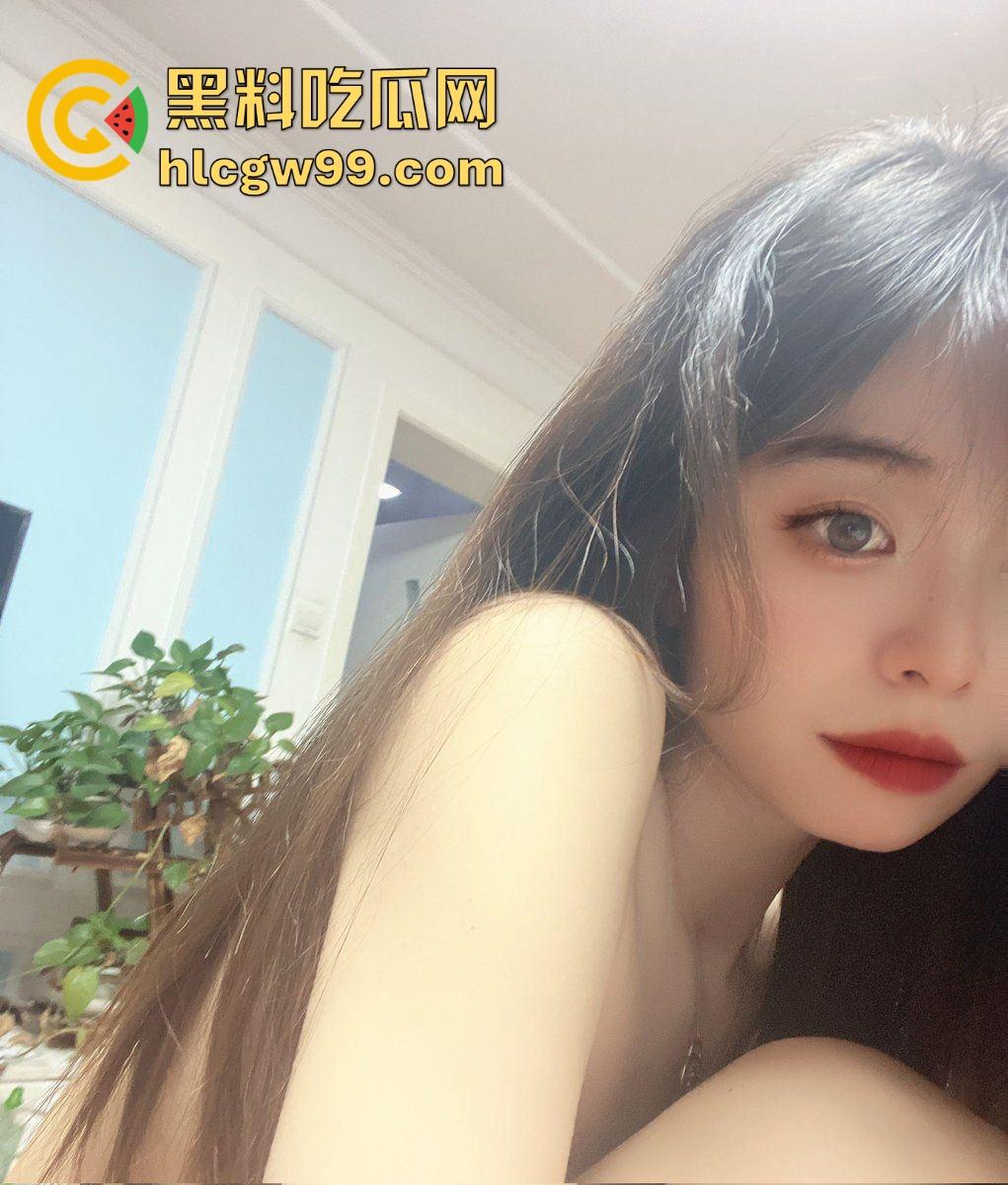 名表土豪大哥约炮肉感骚鸡【谭敏】清纯甜御模样却是精盆母狗,为了钱肉体交易射了满背!独家曝光流出!