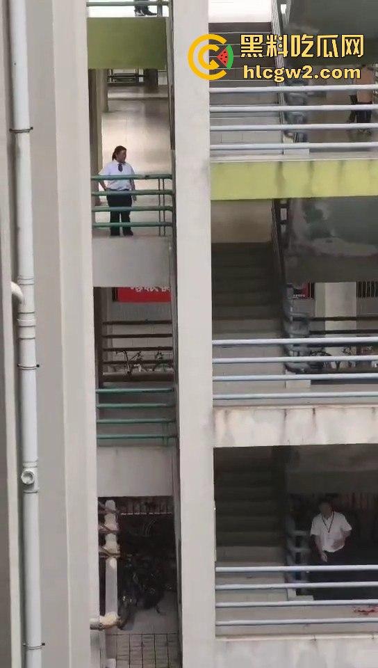 广东工业大学惊现捅人事件!凶手反锁宿舍内,保安公安疯狂踹门!